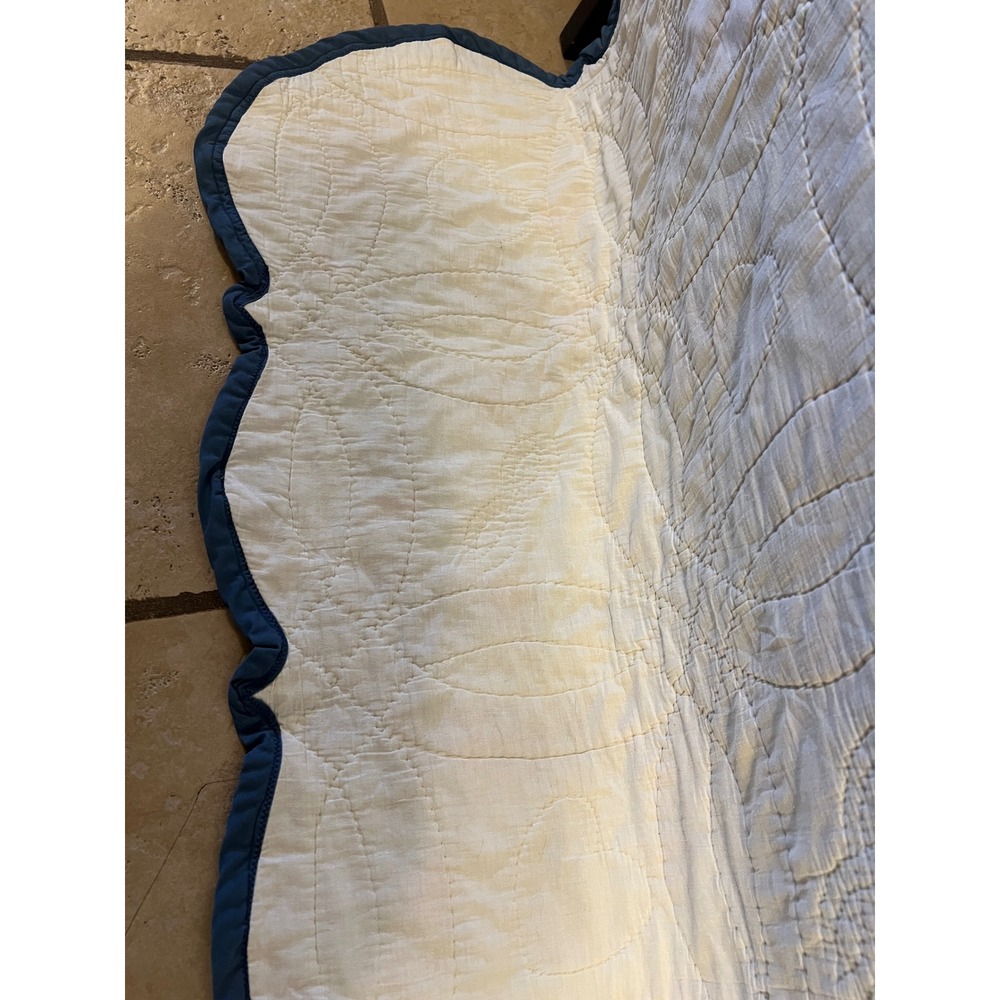 Vintage Handmade Double Wedding Ring Quilt Scalloped Edge Blue Multi 81" x 72" - Picture 6 of 12